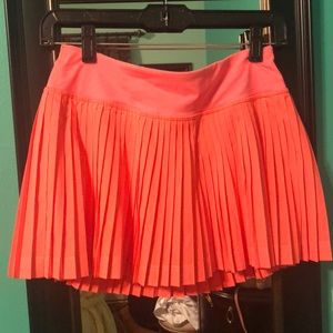 Lululemon pink/orange tennis skirt. Like new.